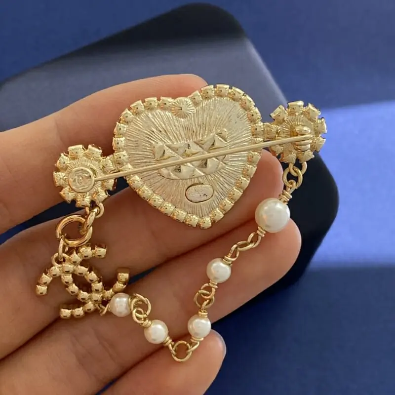 chanel brooches pour femme s_12632434